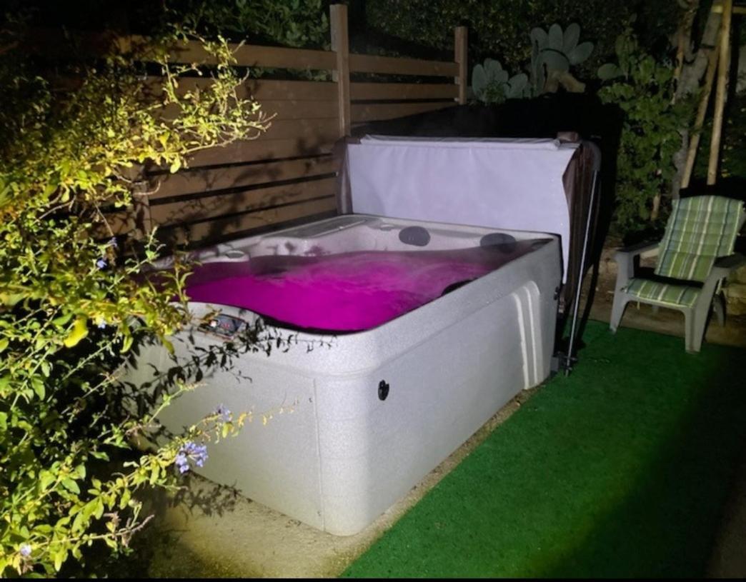 Hébergement de vacances Bas De Avec Jardin, Piscine Et Jacuzzi La Seyne-sur-Mer